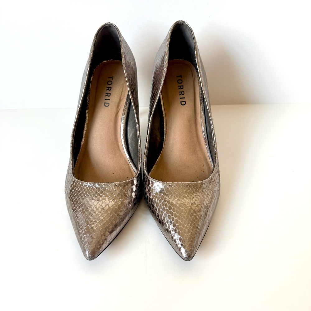TORRID Metallic Snake Print Faux Patented Leather Pumps—SZ. 7 - Picture 3 of 14